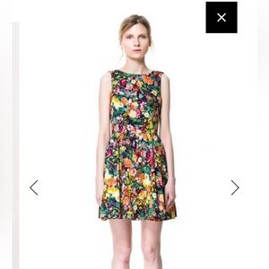 Zara printed pleated dress size small EUC